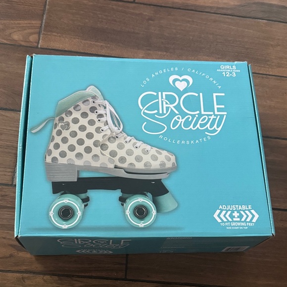 CIRCLE SOCIETY Craze sugar drops Adjustable to fit growing feet Roller Skates - Picture 2 of 10